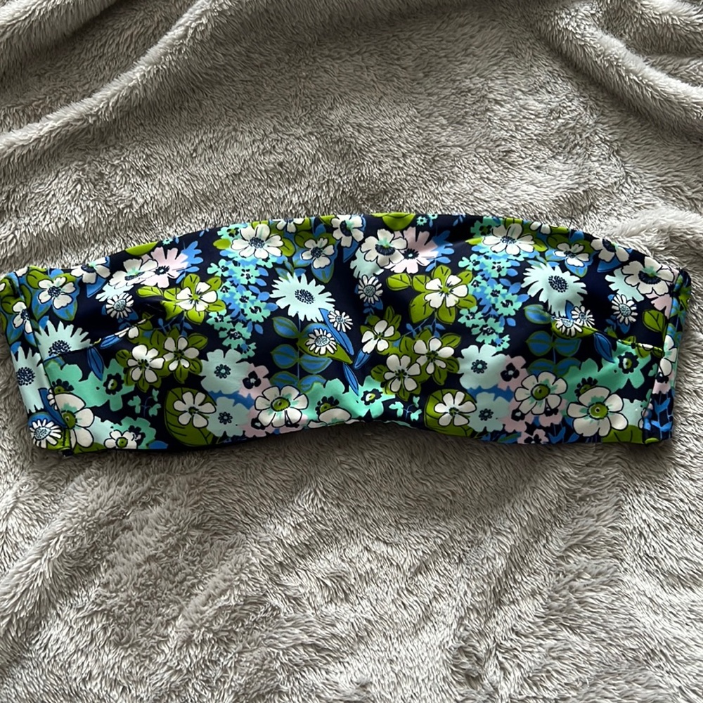 Patterned bandeau swim suit top.